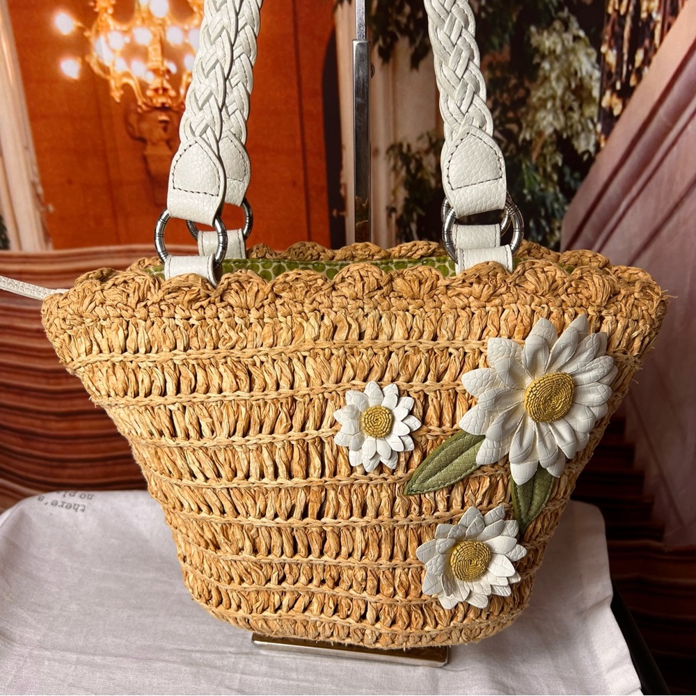 Brighton Straw Shoulder Bag with White & Yellow Daisy Appliqués - Picture 6 of 16